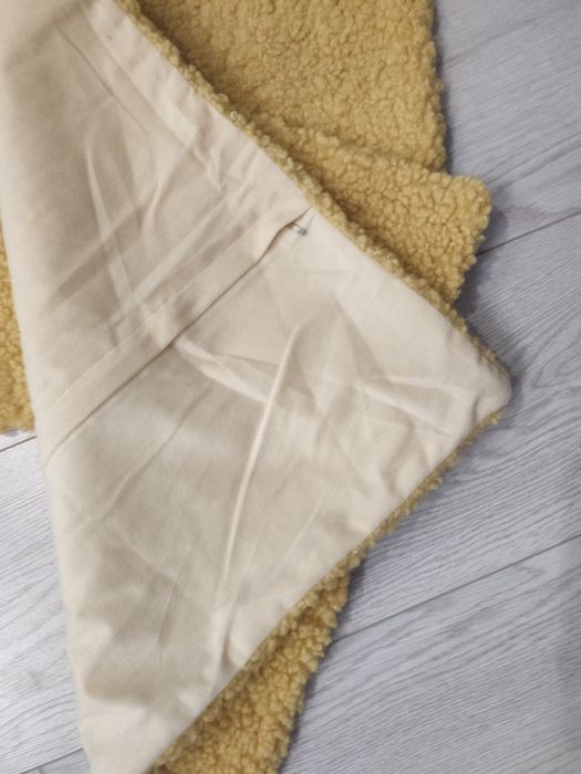 Осенний декор (плед, наволочки, сухоцветы) 

Продает