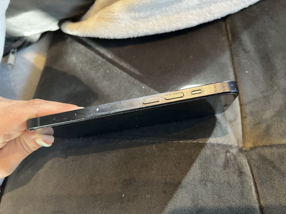 iPhone 12 128GB като нов +7калъфа и 3 неизползвани протектора