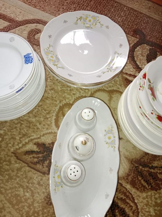 Посуда и сервант