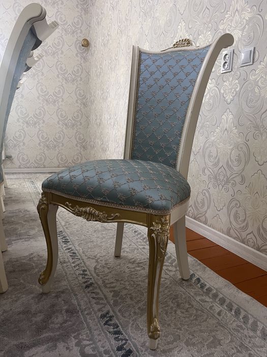 Стол со стульями