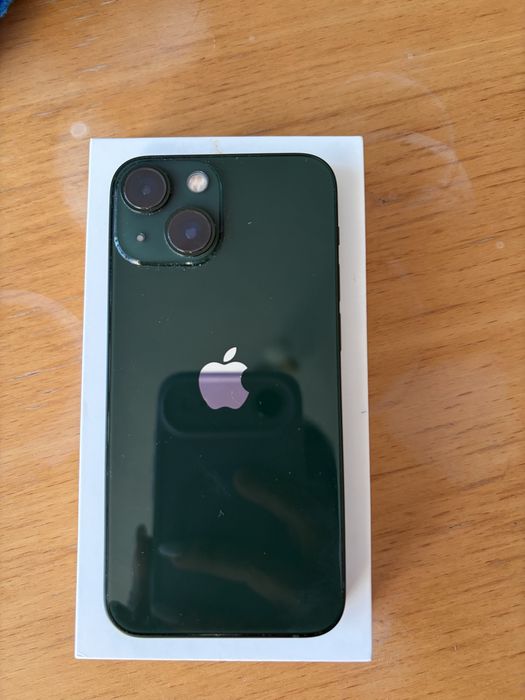 Iphone 13 mini се продава