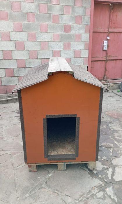 Будка для собак продаётся с подогревом тёплых полов.