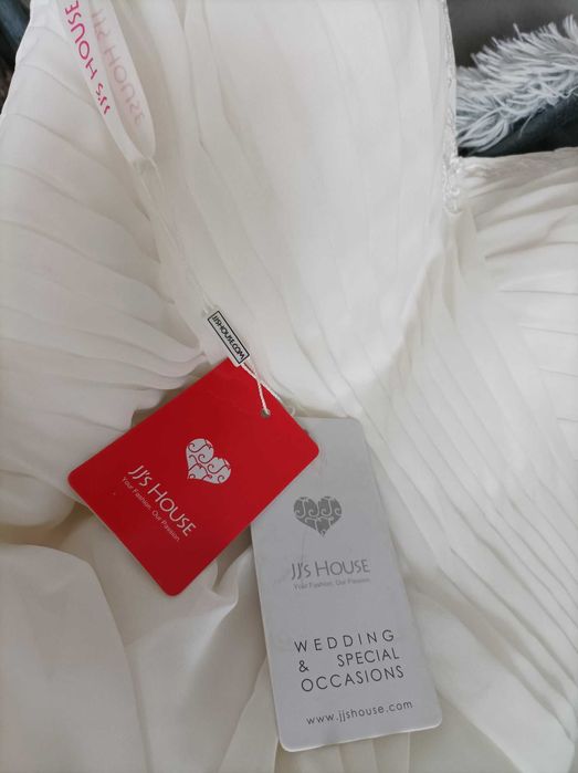 Рокля, сватбена, но подходяща и за други специални поводи