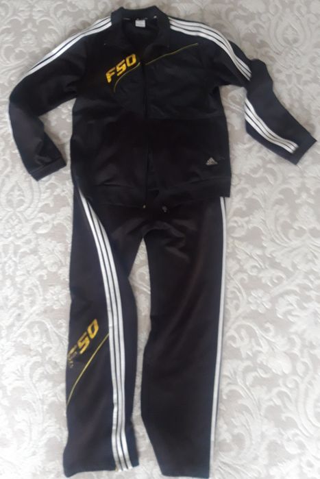 Продам спортивный костюм