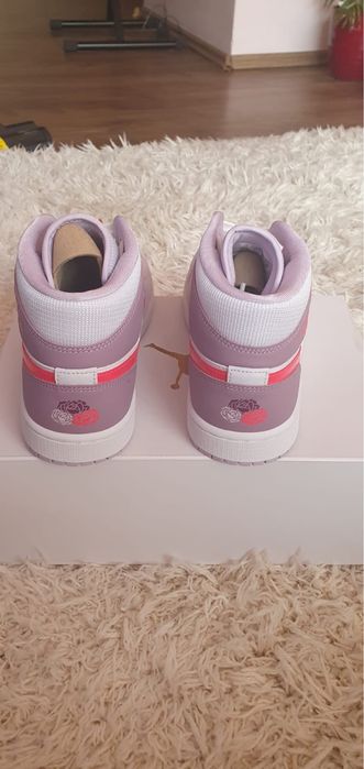 Vand Nike Air Jordan 1 mid Valentine’s