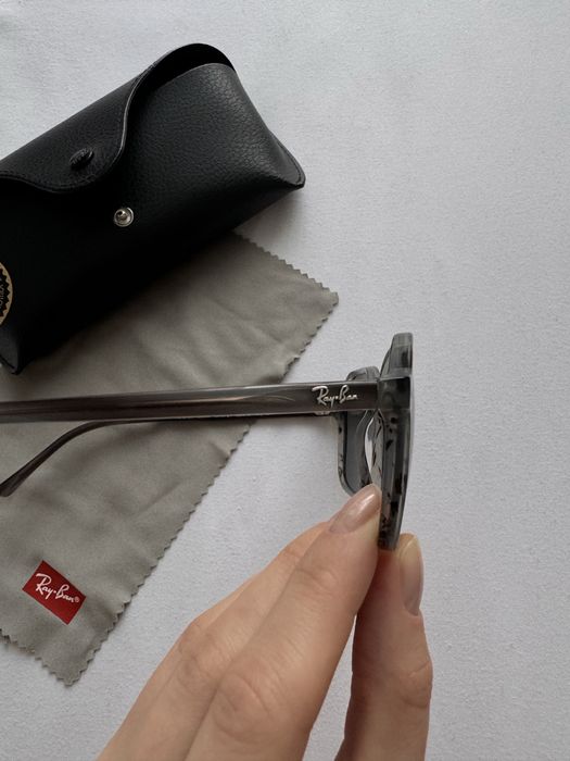 Солнцезащитные очки Ray Ban