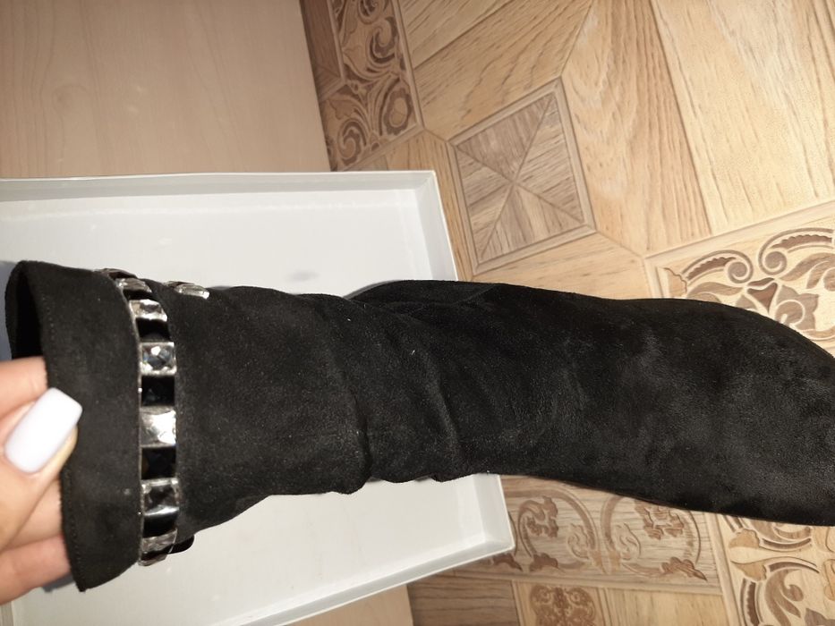 Продаю ботильоны на танкетке