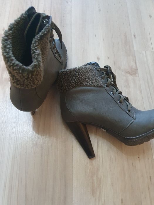 Дамски боти с ток