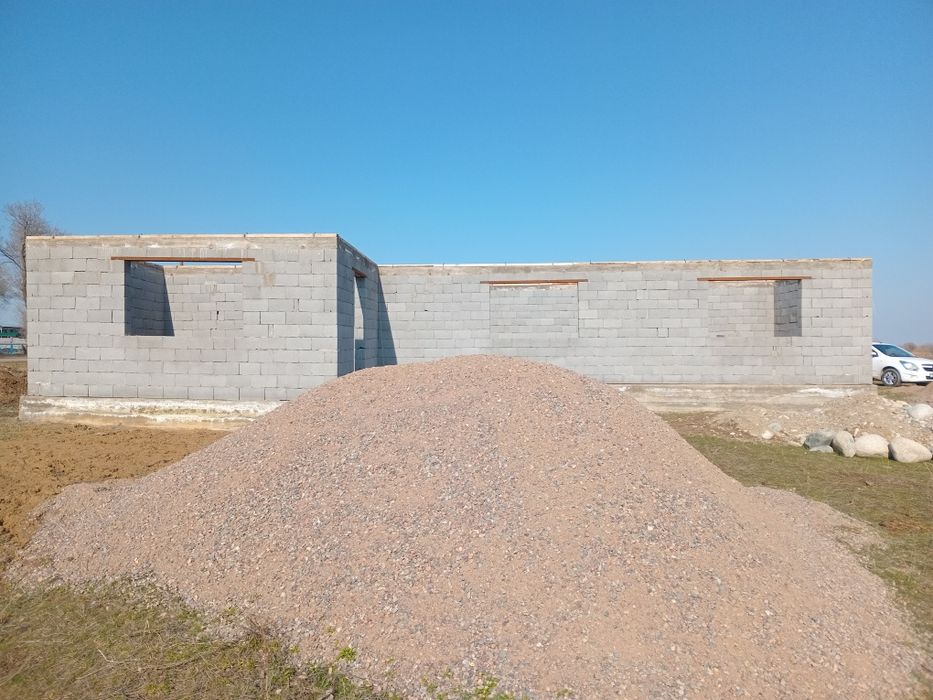 Продам участок времянка не недостроенный