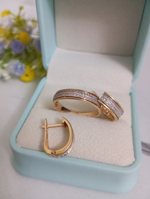 Золотой комплект с бриллиантами