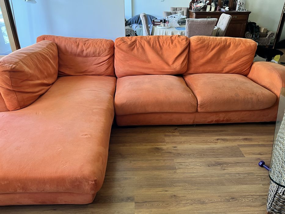 Диван - стар, но удобен