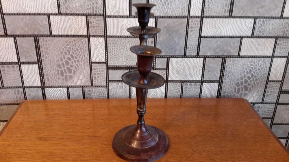 Метален свещеник