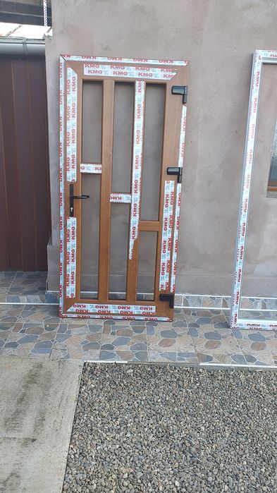 Tâmplărie pvc cu sticlă termopan.