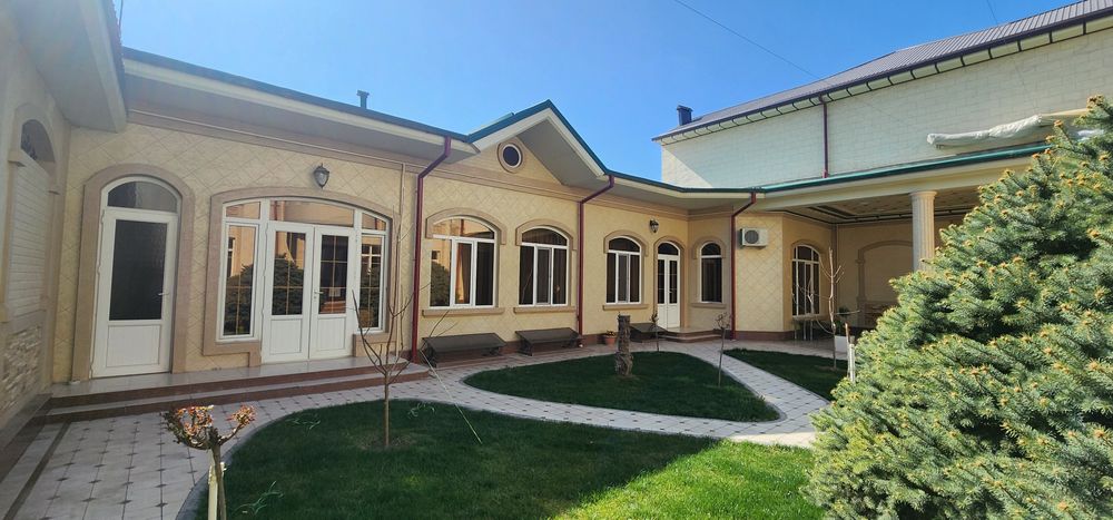 Охунбобоевда 6 соток ер майдонида жойлашган тайёр уй сотилади