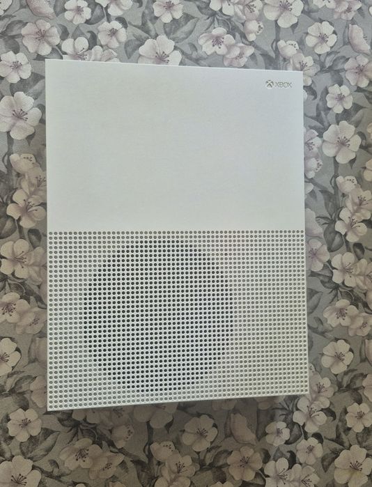 Xbox one s 1TB с 5 игри