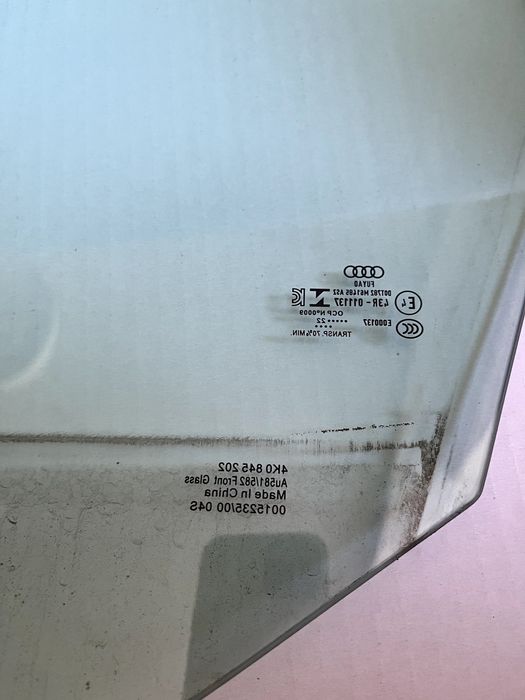 Комплект предни странични стъкла оригинални Audi A6 C8 2022-25 година.