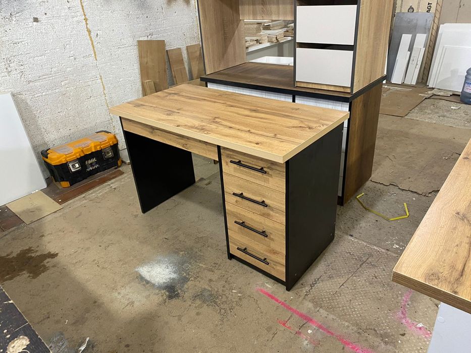 Столы письменные, компьютерные, рабочие.