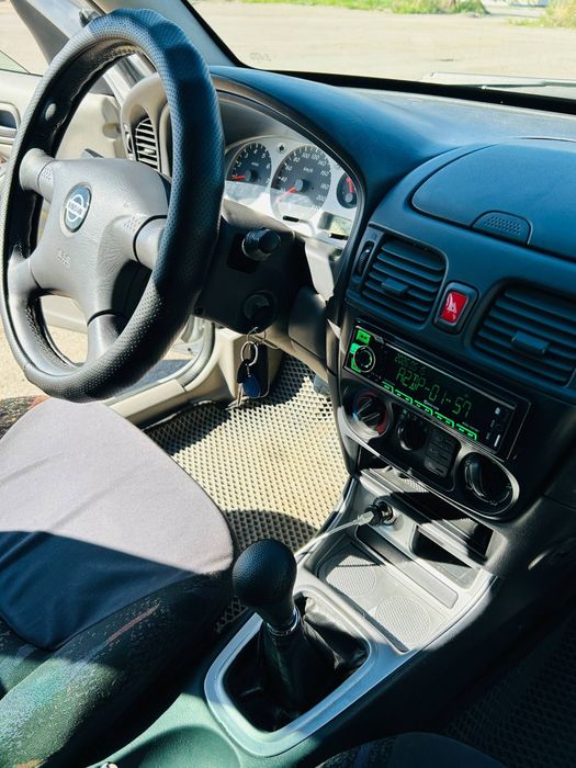 Nissan Almera 2000 год
