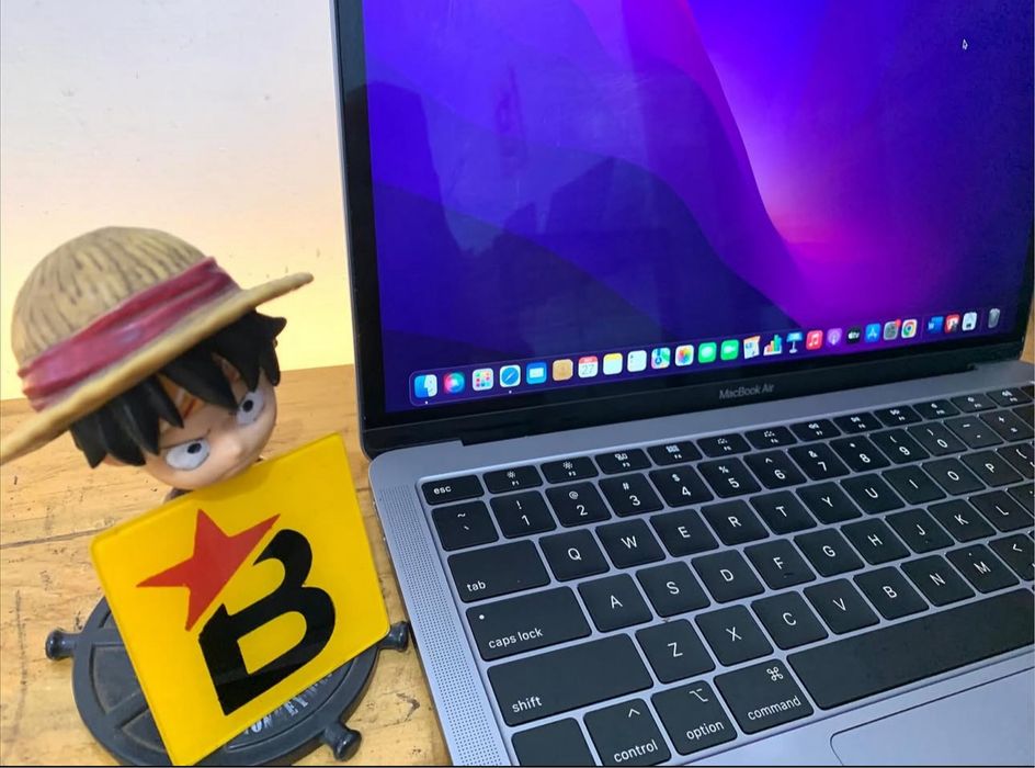 Macbook Air 2020 • i5 • 8 GB RAM • 96 % Bateria