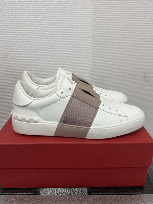 Vand adidasi valentino originali