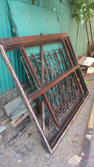 Окно 1 шт  темный пластик