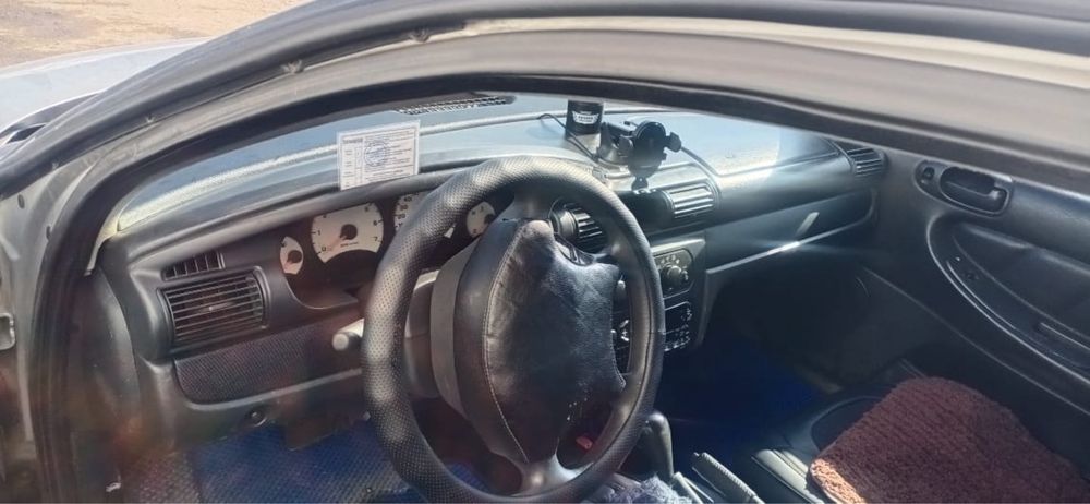 Машина stratus dodge