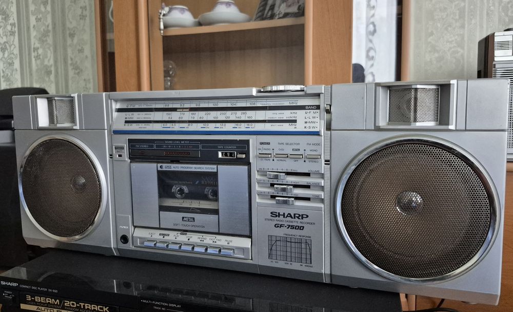 Sharp GF-7500 радиокасетофон