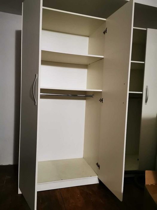 Dulap pal alb de haine