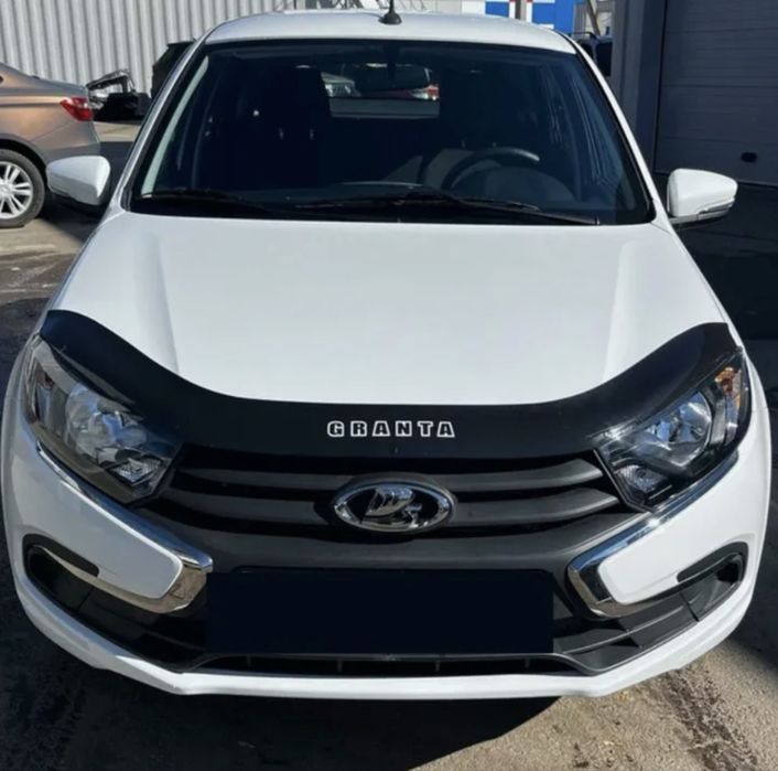 Дефлектор капота (мухобойка) Lada Granta с 2018+