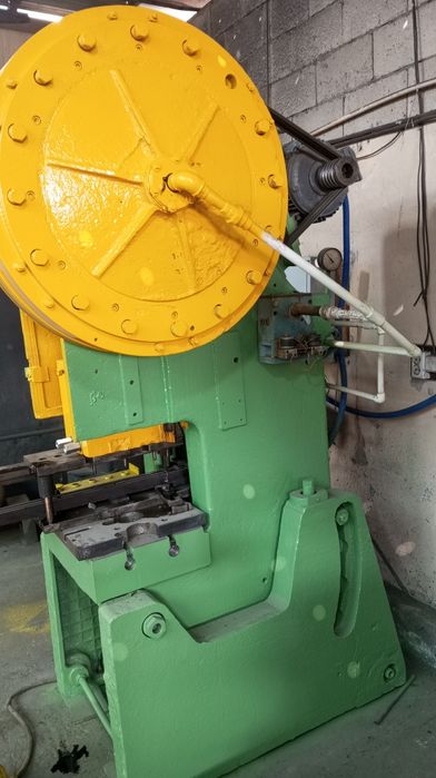 40 tonnalik pres sotiladi