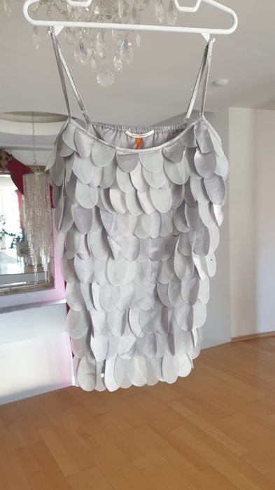 Top cu bretelute, aspect solzi din matase