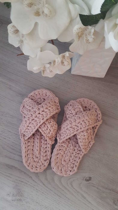 Ръчно изроботени чехли