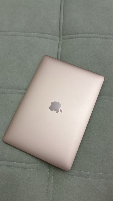 Apple MacBook 12” (2017) / Intel Core m3  8 GB  256 GB SSD 300$