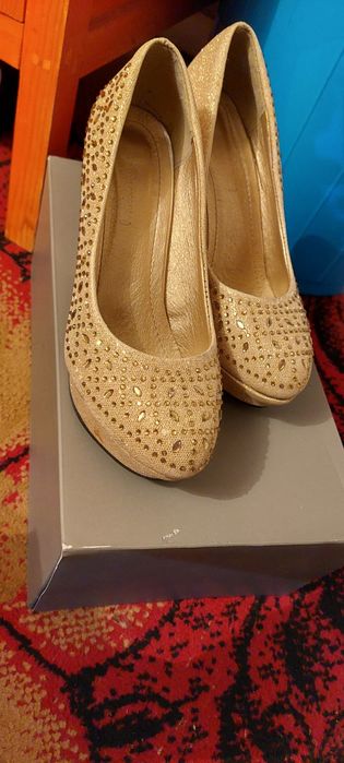 Обувь по 3000 тг