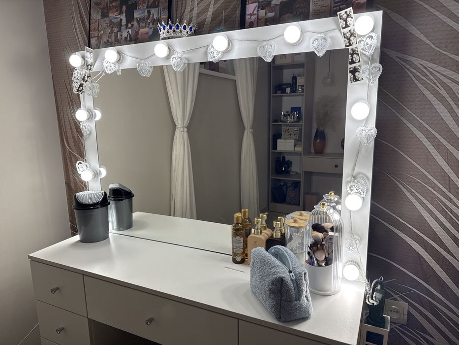 Туалетный столик, с зеркалом