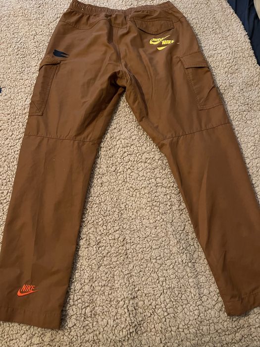 Долнище Nike бежаво с джобове