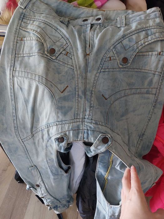 Дънки разчупен модел