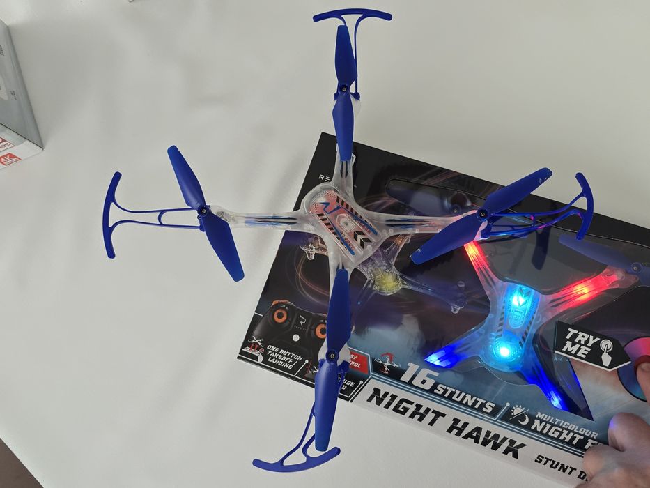 Revolt, NightHawk Stunt Drone RC, drona cu lumini si telecomanda