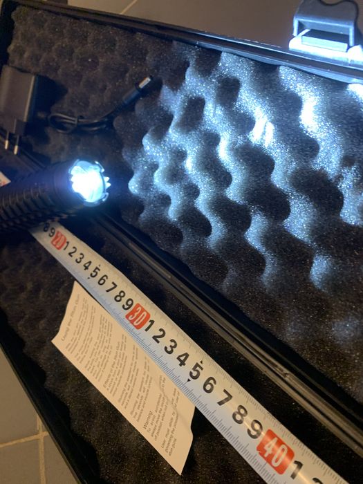 Baston Electrosoc f puternic cu lanterna 100000KV