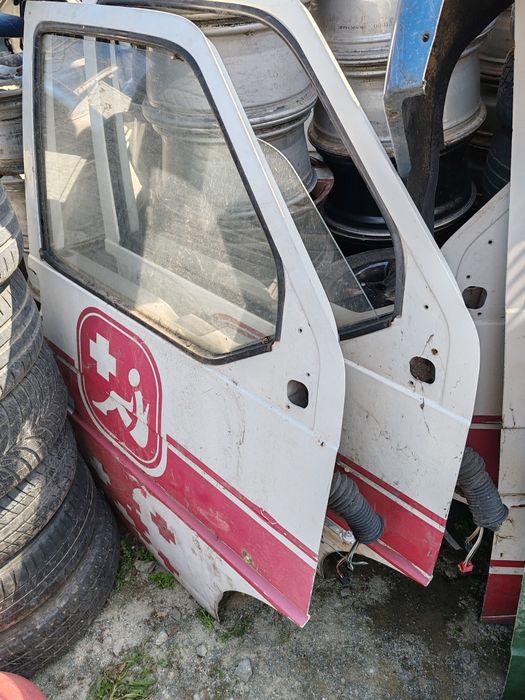 Vând elemente caroserie