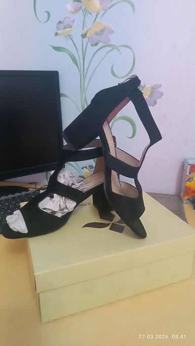 Продам Босоножки