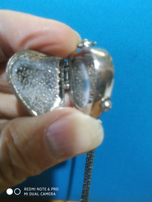 Продаеться кулон - часы