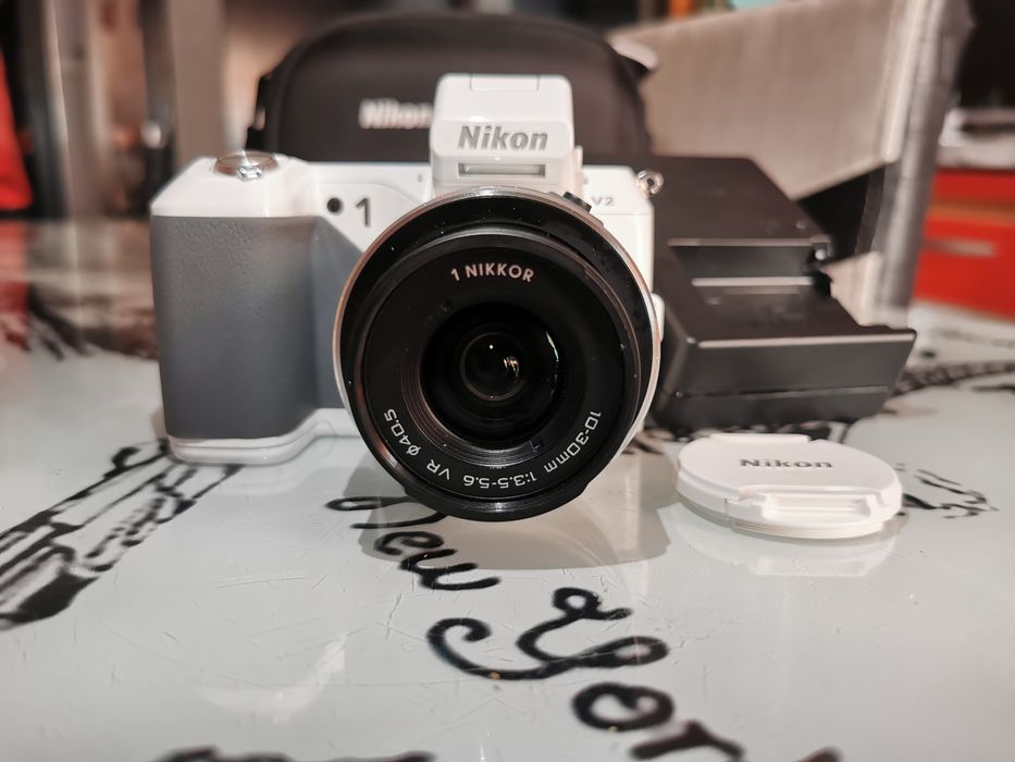 Aparat foto Mirrlorless Nikon 1 V2 și Nikon S2