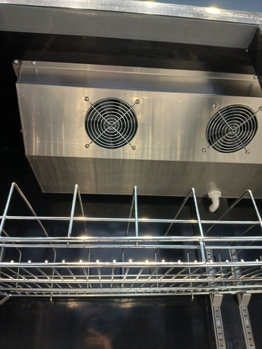 Витринный холодильник AUWEI