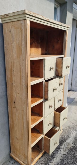 Mobila-dulap cu multe sertare din lemn.Vintage