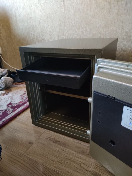 Продам огнеупорный сейф
