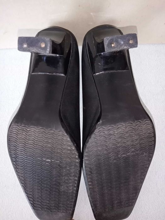 Продаются женские туфли на каблуке