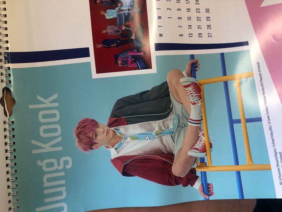 BTS книга и постеры