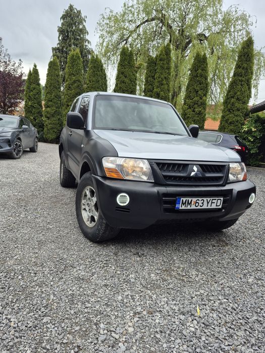Vand Mitsubishi pajero 3.2 ( înmatriculat autoutilitară)