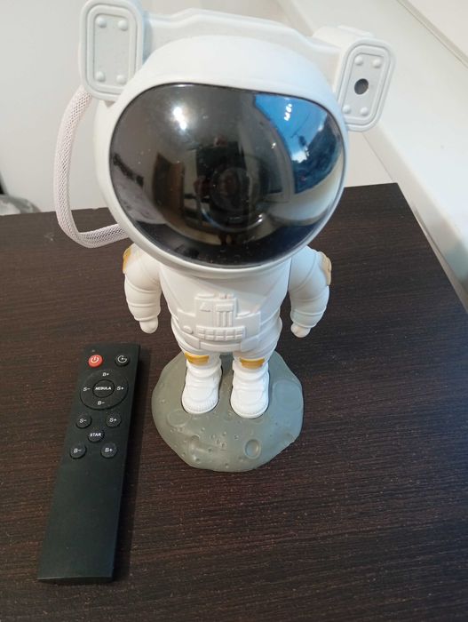 Астронавт проектор